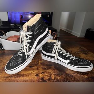 VANS SK8-HI TOP SHOE BLACK